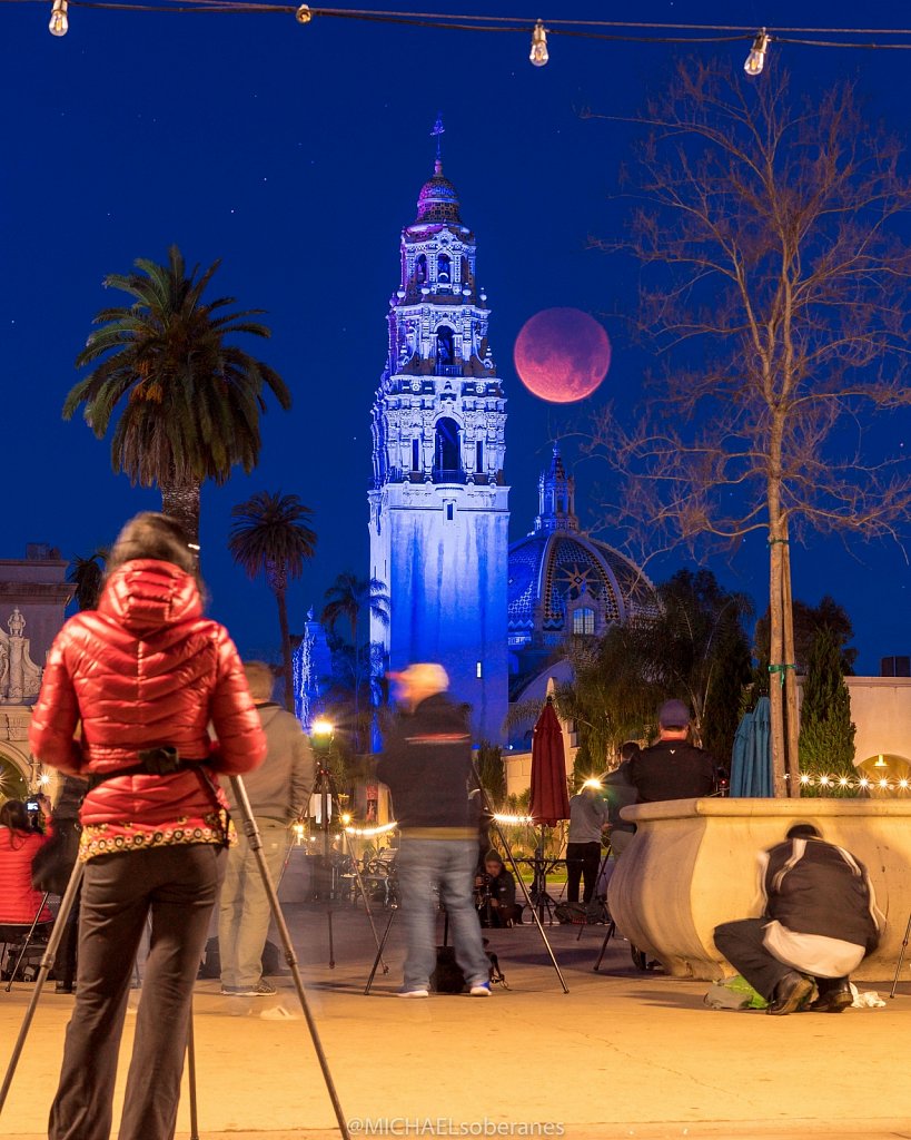 Super blood moon